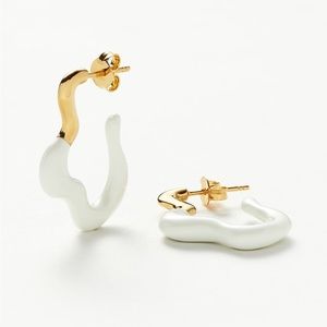 NEW MISSOMA Squiggle Wavy Two Tone Enamel Medium Hoop Earrings - Bright White